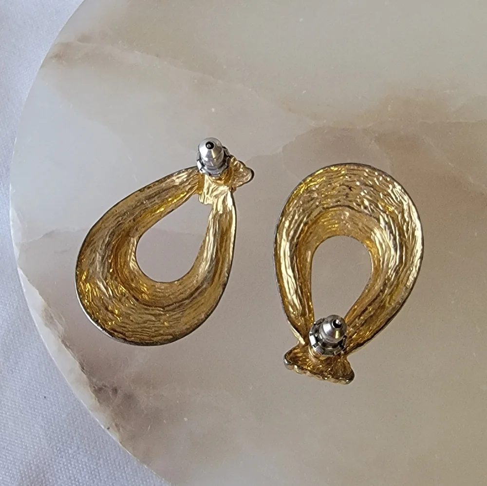 Vintage earrings gold